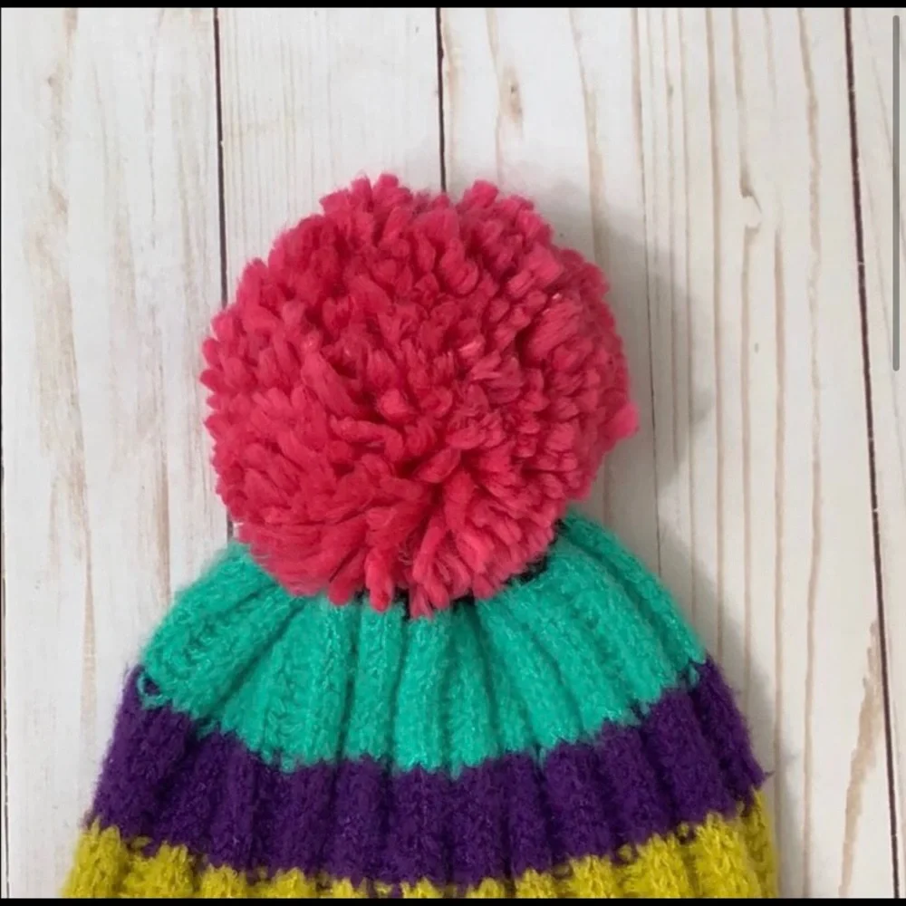 🌻 Topshop Striped Pompom Beanie